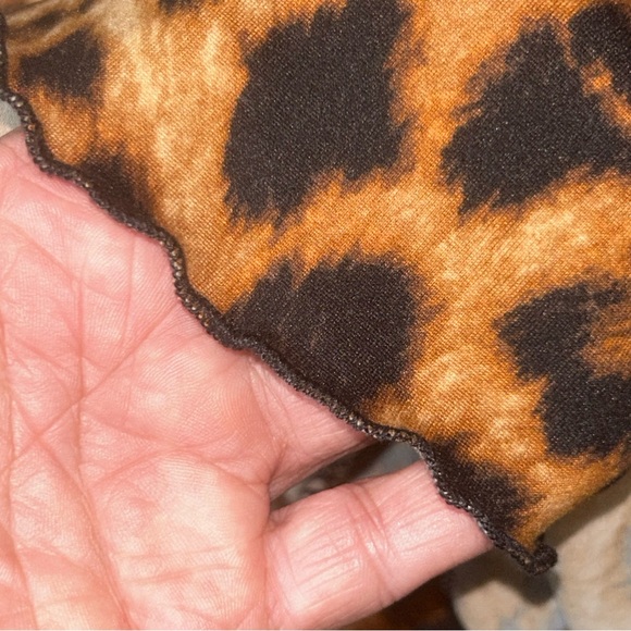 Olivia Rae Leopard Print Mock Neck Lightweight Knit Cropped Long Sleeve Top Sz M - Picture 16 of 17